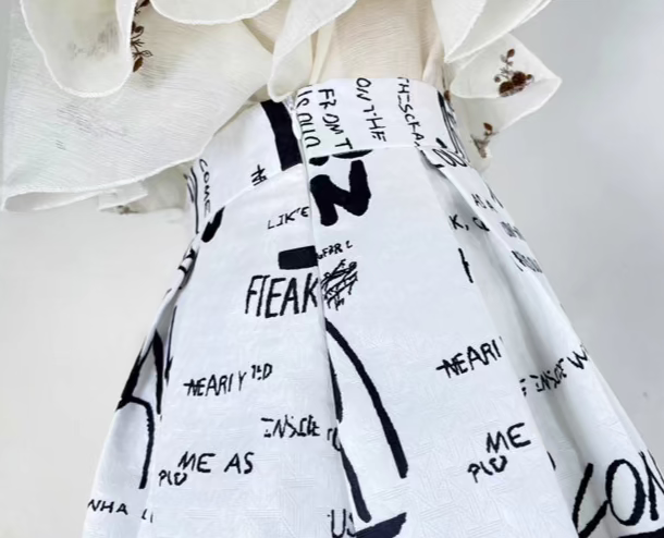pear-shaped figure printed high-waisted skirt