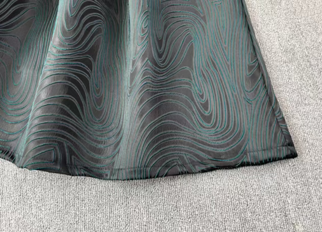 flow line embroidered high-waist slim skirt