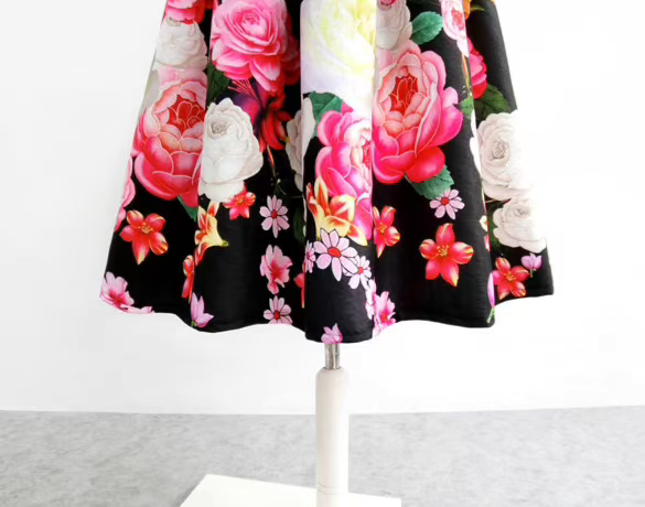 colorful flower-painted puffy belly-covering skirt