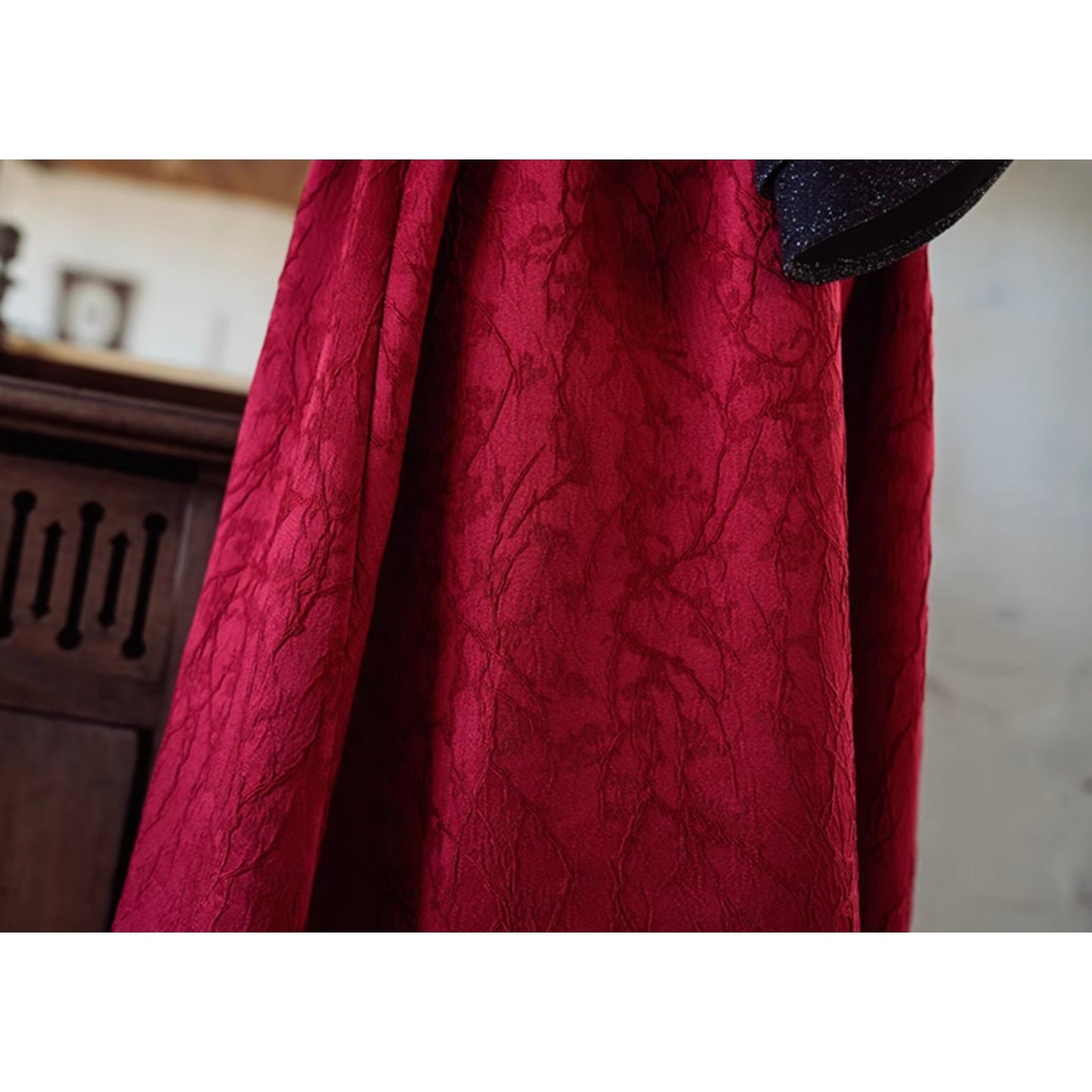 深紅の小枝柄チャイナワンピース