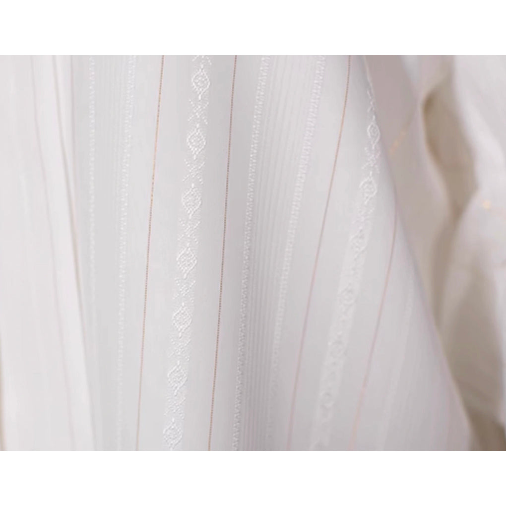 月光に浮かぶお嬢様ブラウス