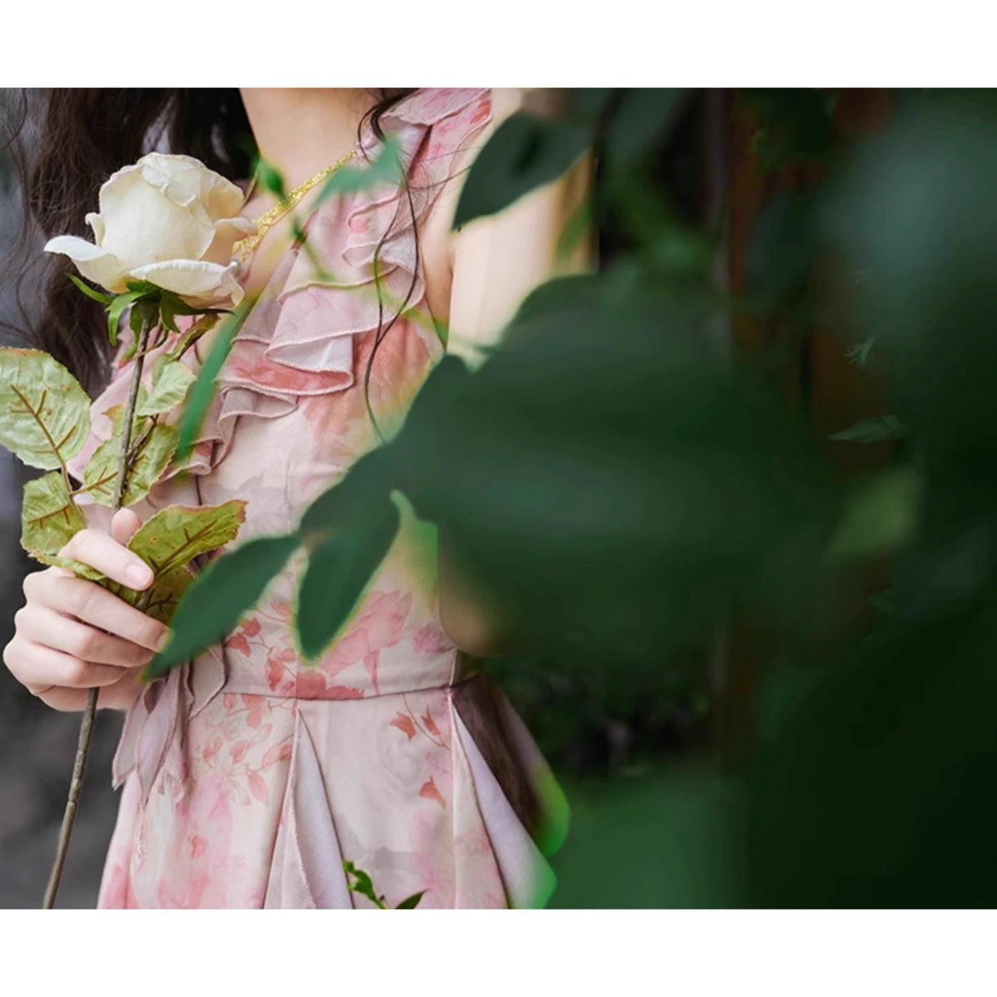 薄紅の薔薇柄フレンチワンピース