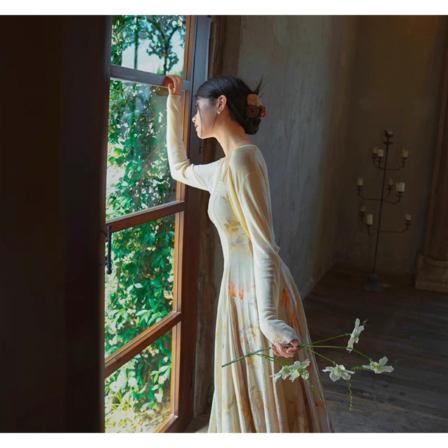 金魚と花絵図のストラップワンピース