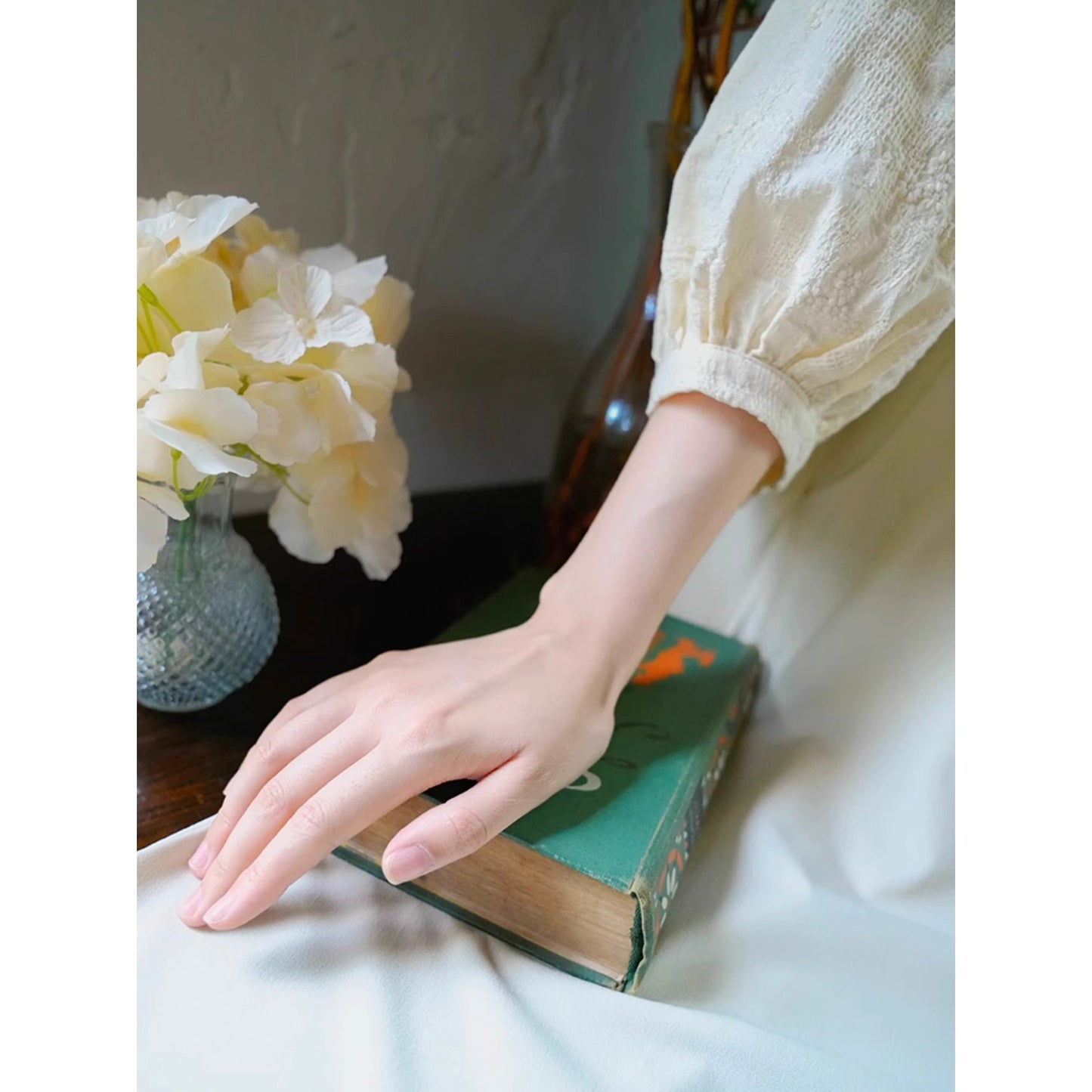 星明かりの刺繍ボリュームスリーブブラウス