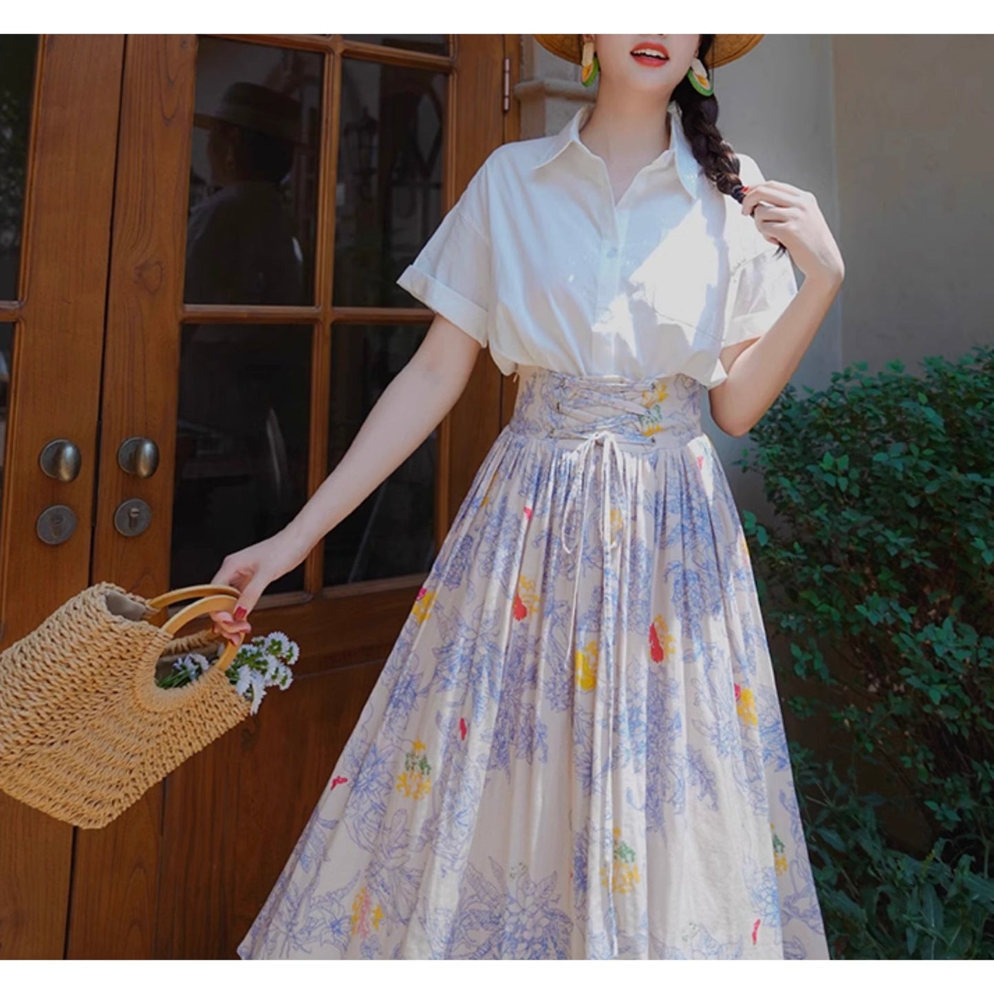 手描きの花絵の編み上げスカート