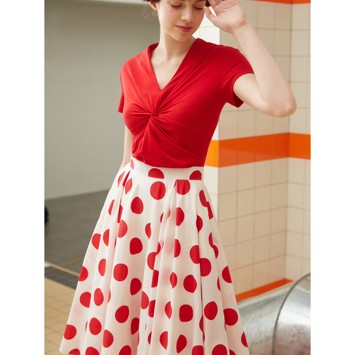 銀幕女優の水玉柄アンブレラスカート