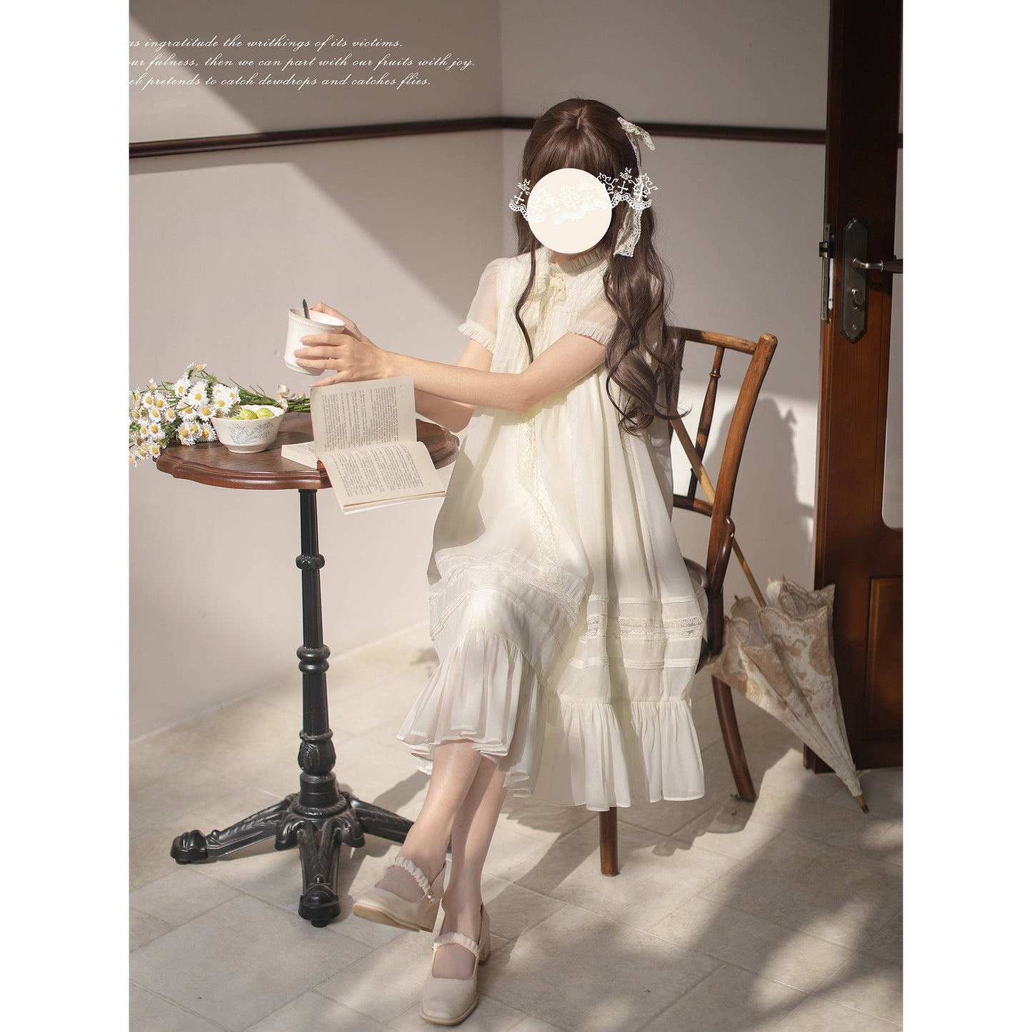 月明かりのお嬢様の刺繍ワンピース