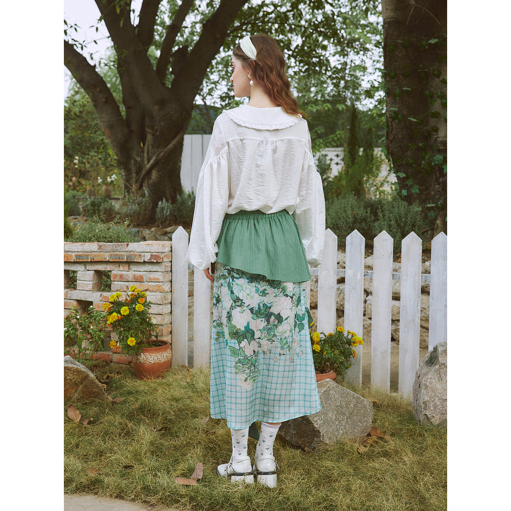 薔薇のある花瓶と格子柄のパッチワークスカート