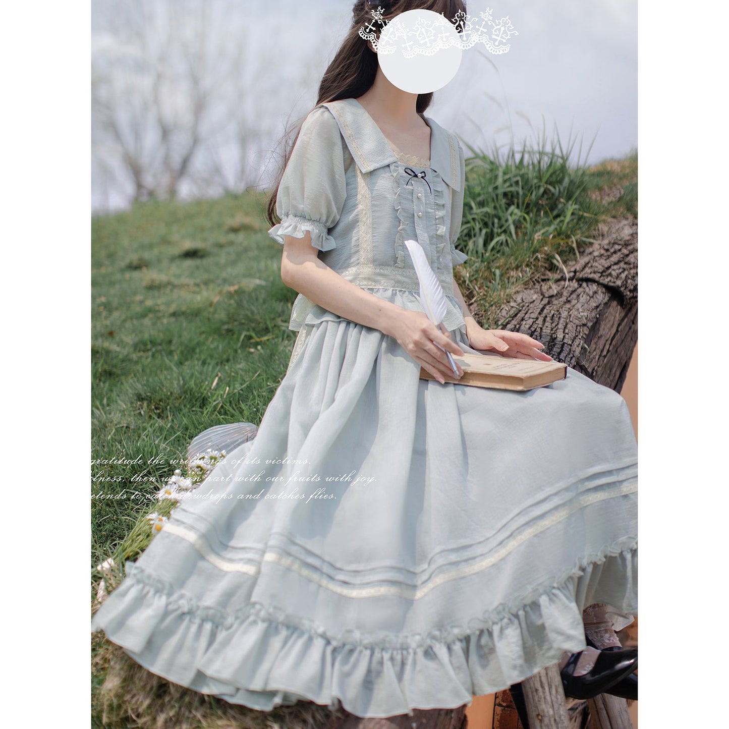 白藍の空色ブラウスとロングスカート