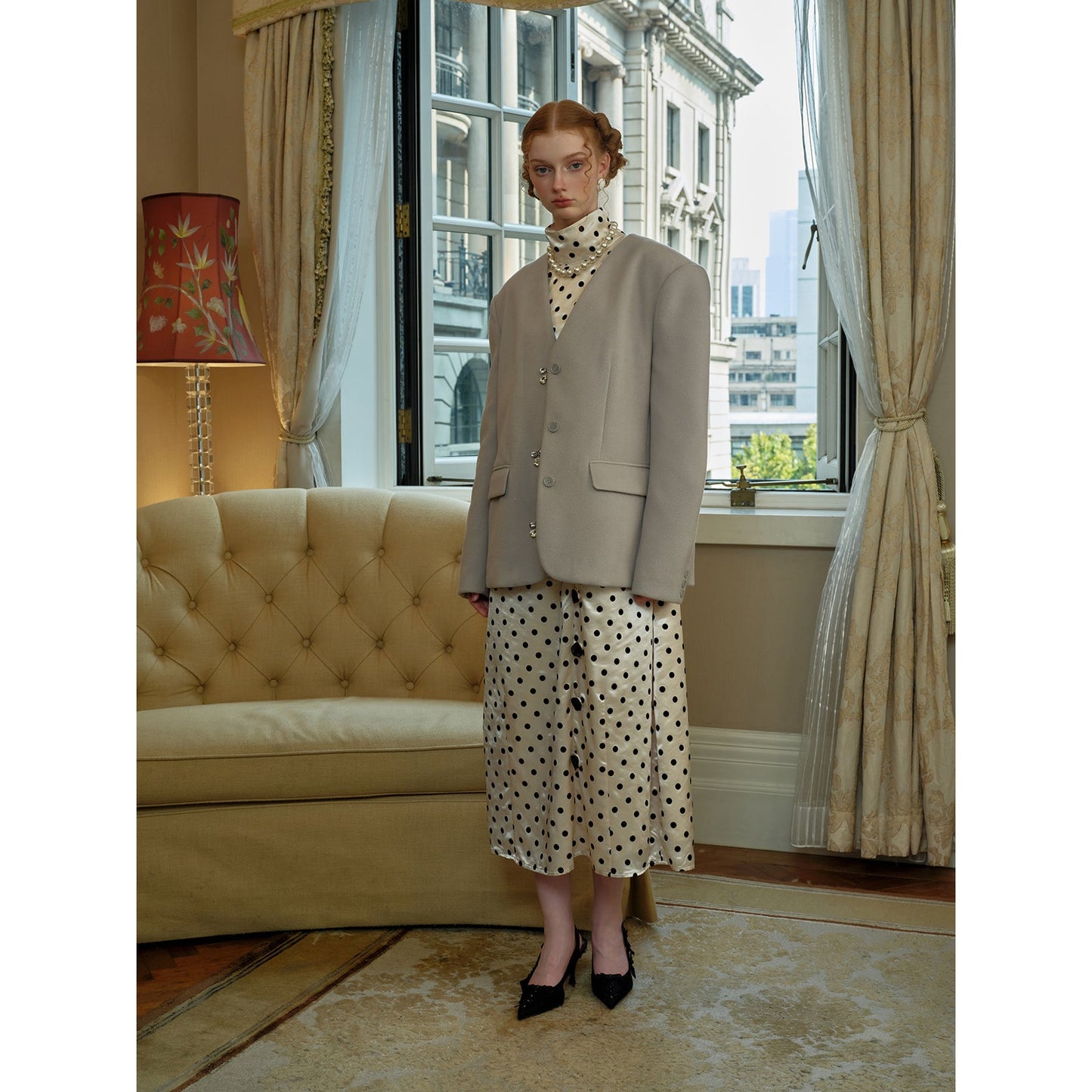 西洋貴婦人のノーカラージャケット