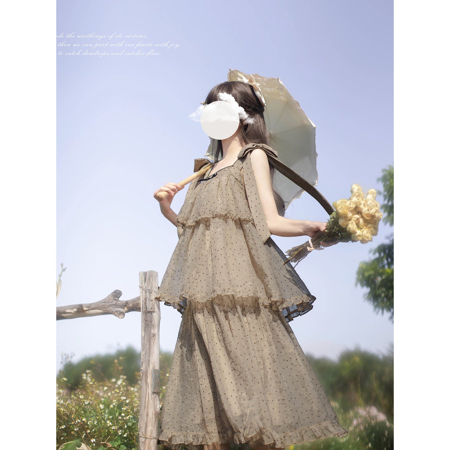 亜麻色の水玉柄ティアードワンピース