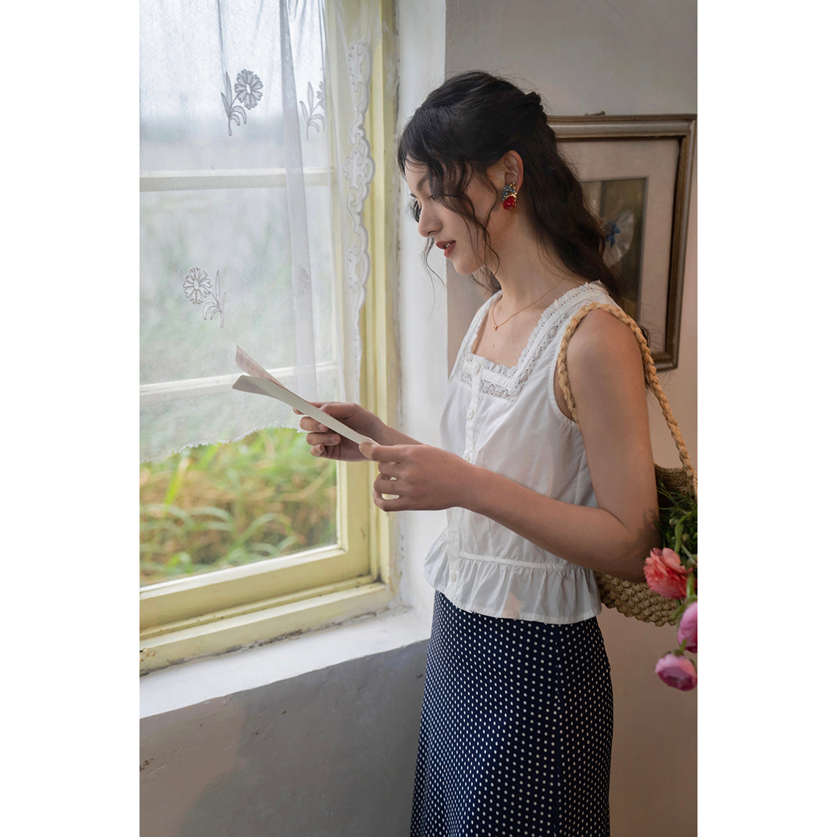 紺青の水玉柄レーススカート