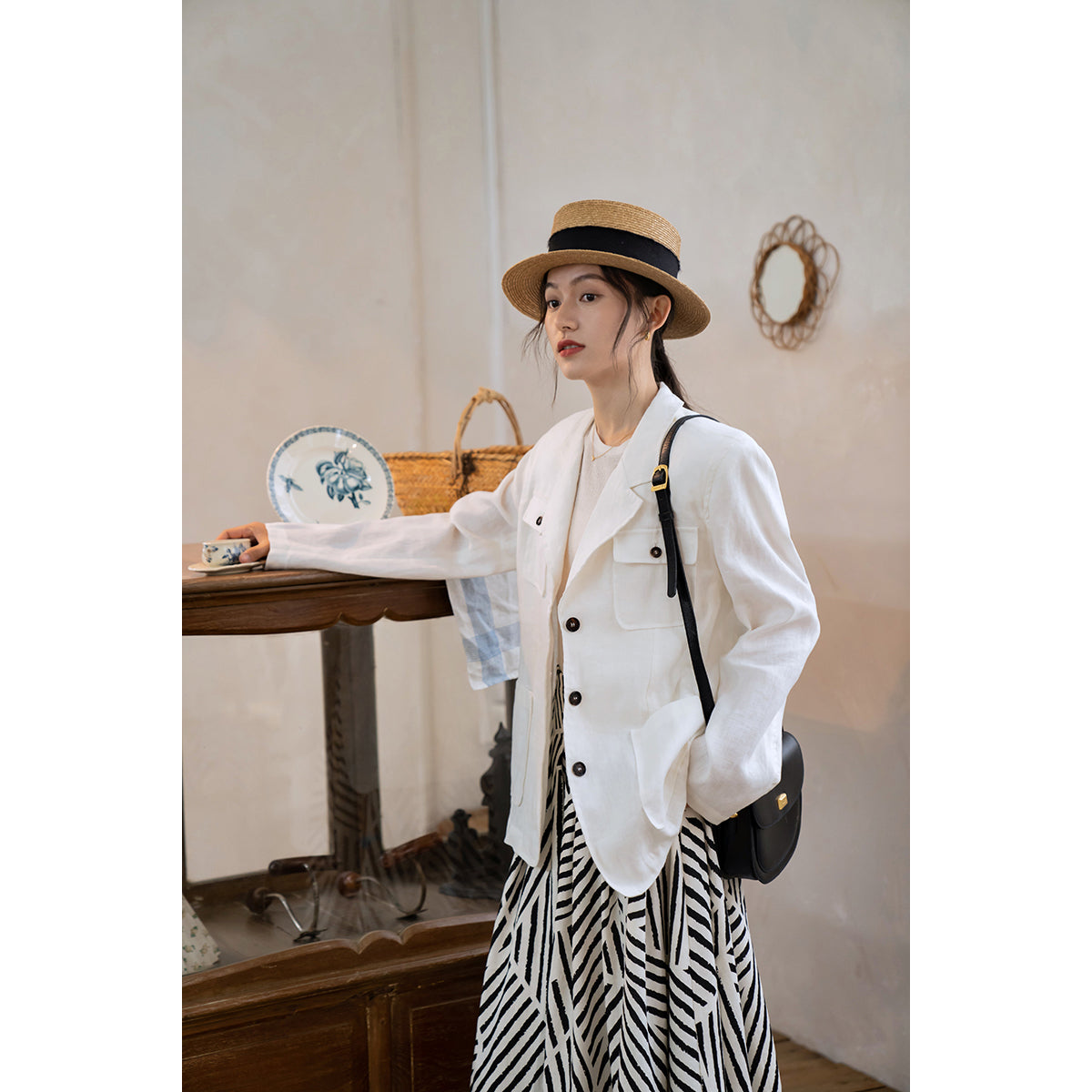 黒白の幾何学柄ロングスカート