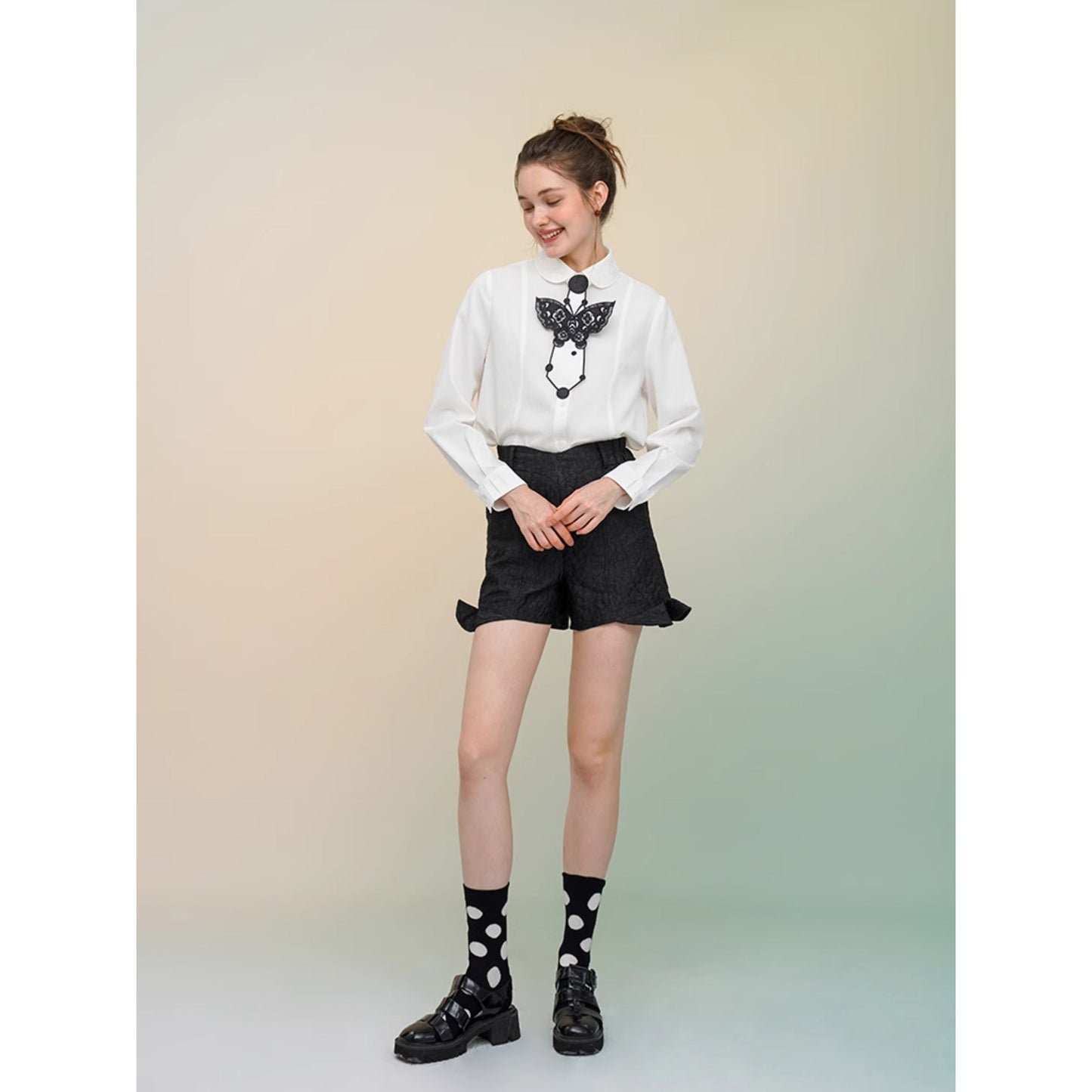 蝶々の刺繍ネクタイ