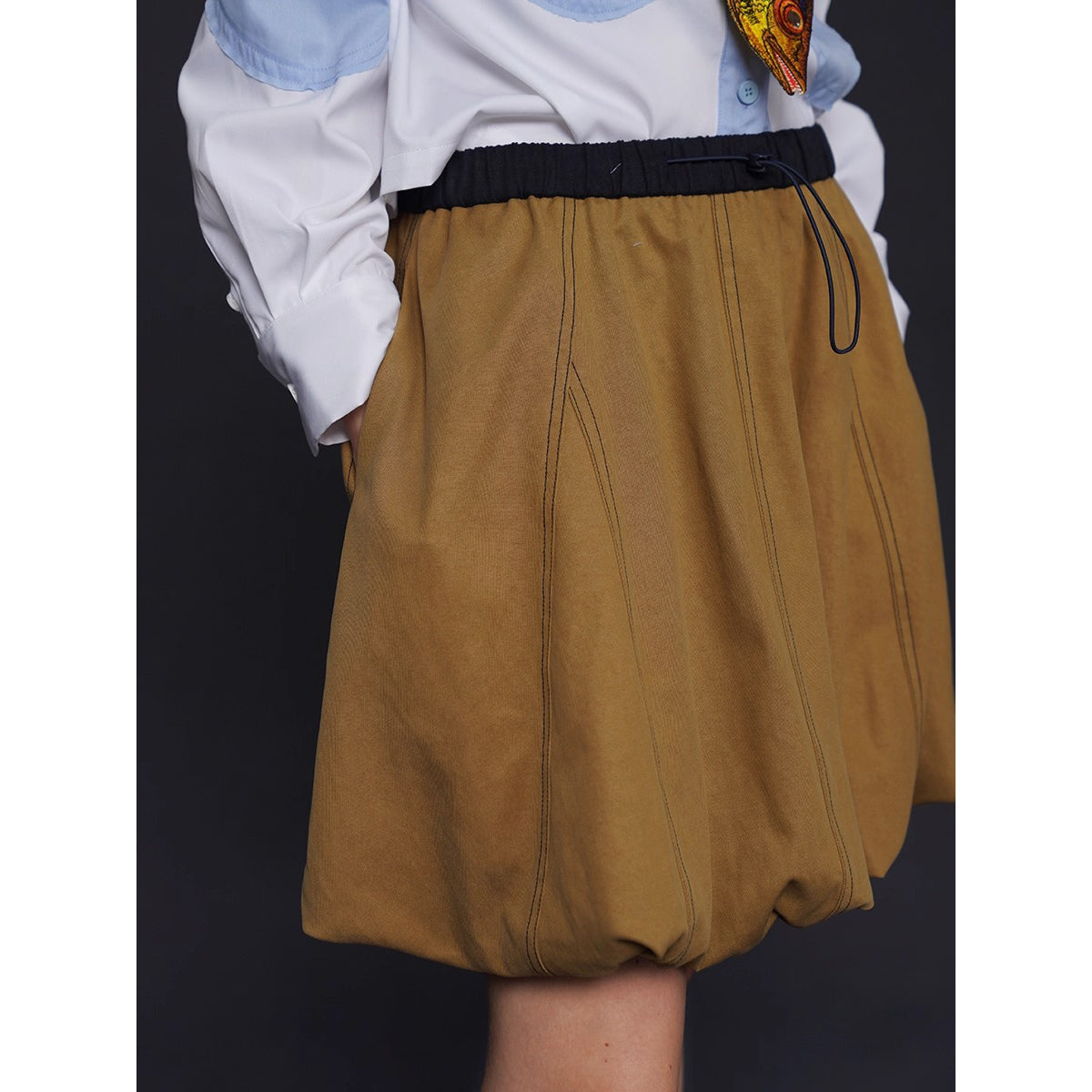 膨らむ風船のバルーンスカート