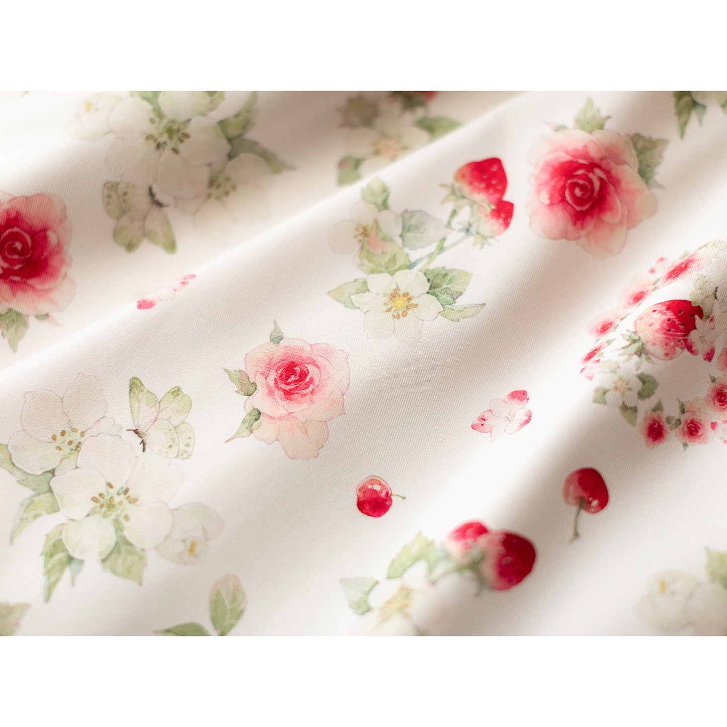 薔薇と苺の水彩画ベアバックワンピース