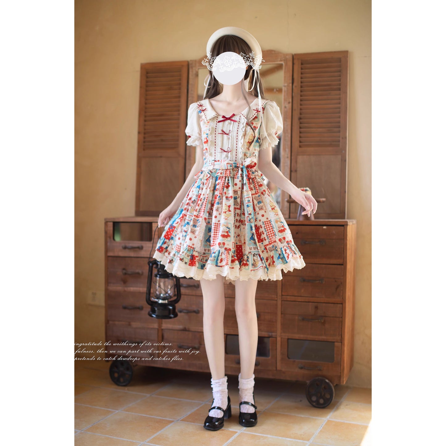 絵本の挿絵の刺繍ワンピース