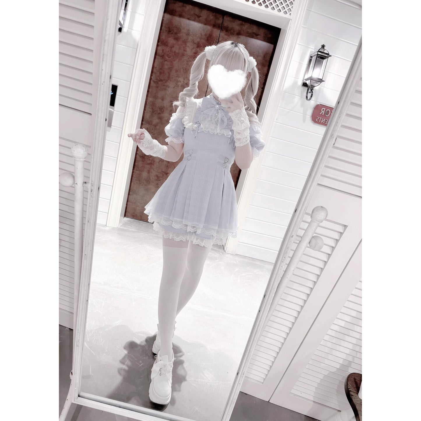 灰藍の天使の刺繍フリルワンピース