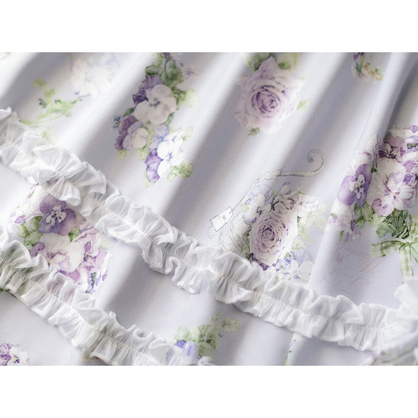 三色菫と薔薇の水彩画クラシカルワンピース(ライトパープル)