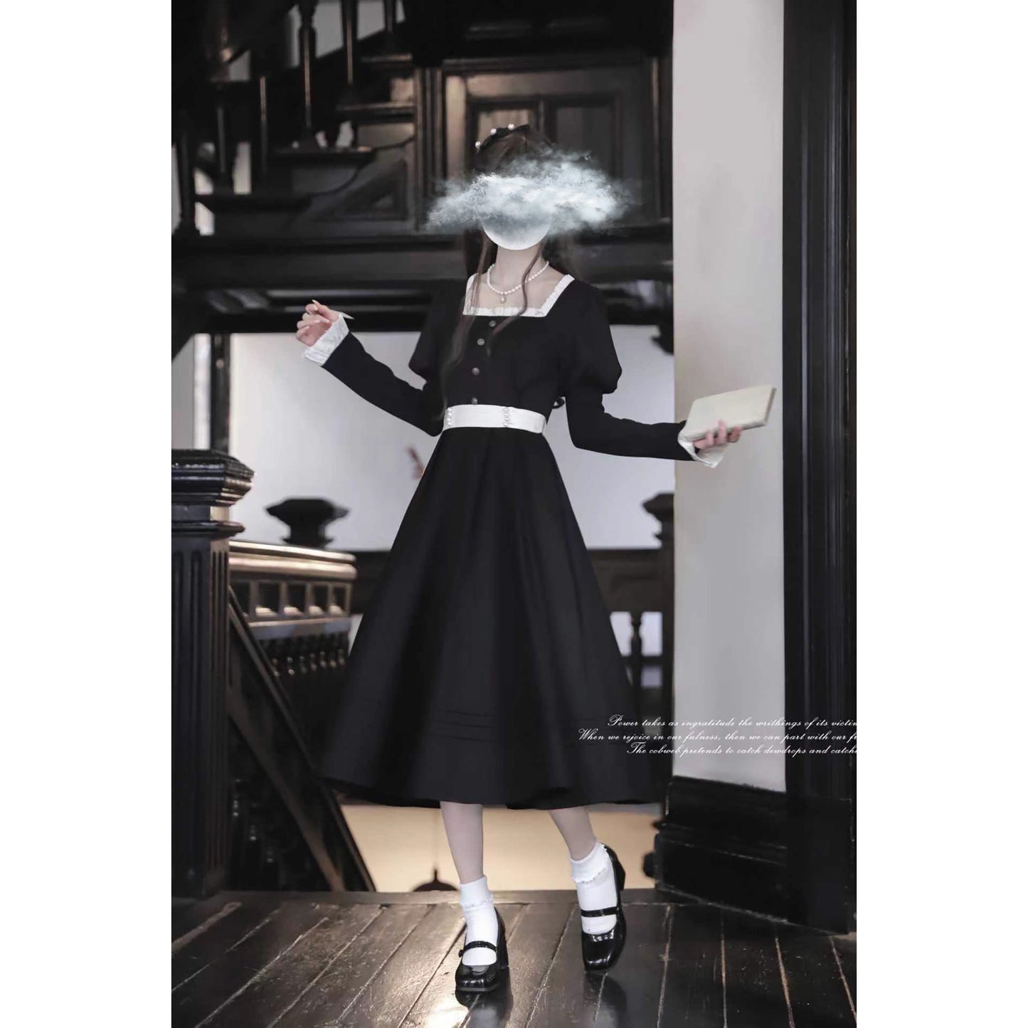 漆黒の舞踏会のクラシカルワンピース