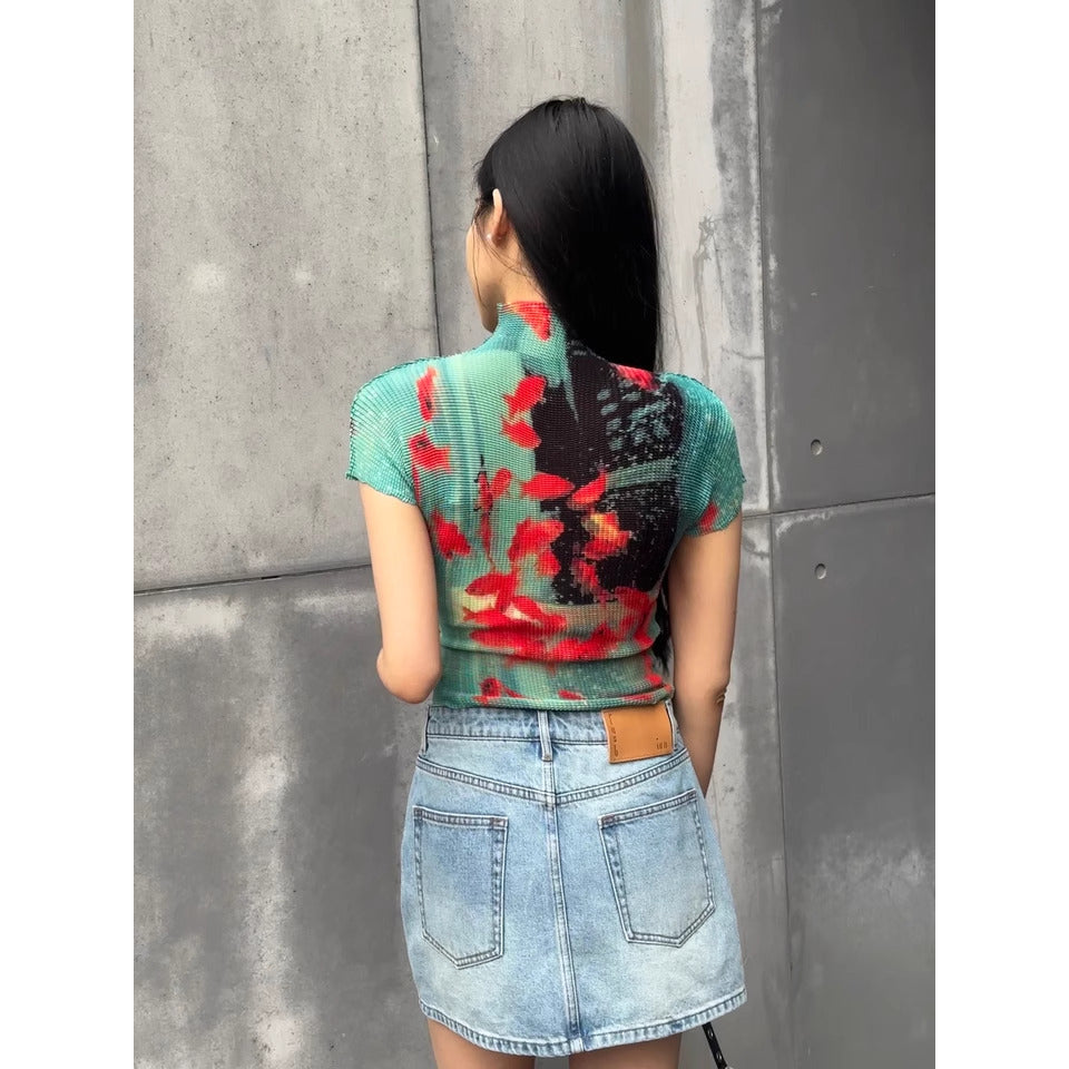 金魚の油彩画ハイネックトップス