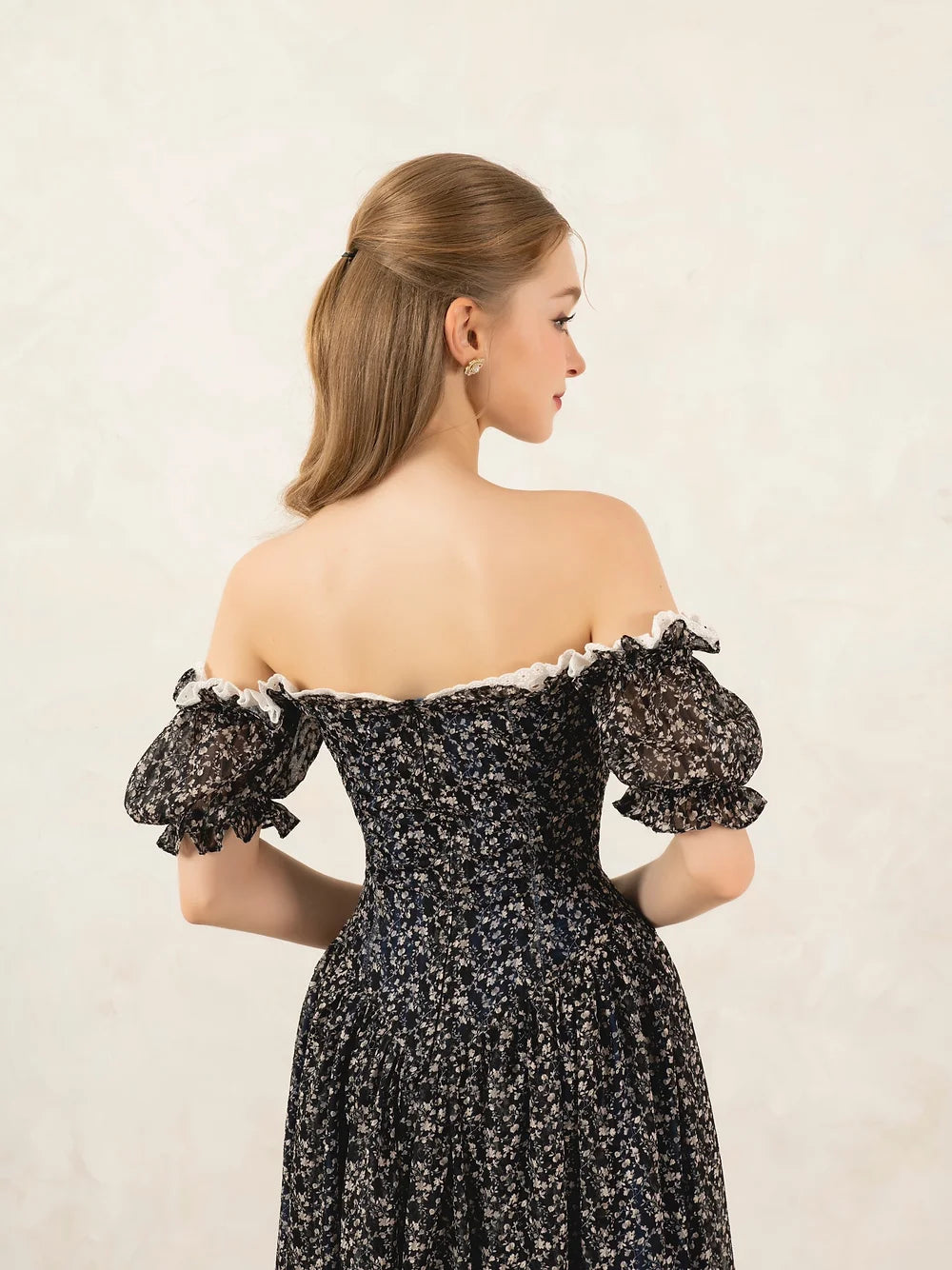 retro-style lace one-shoulder floral strap dress