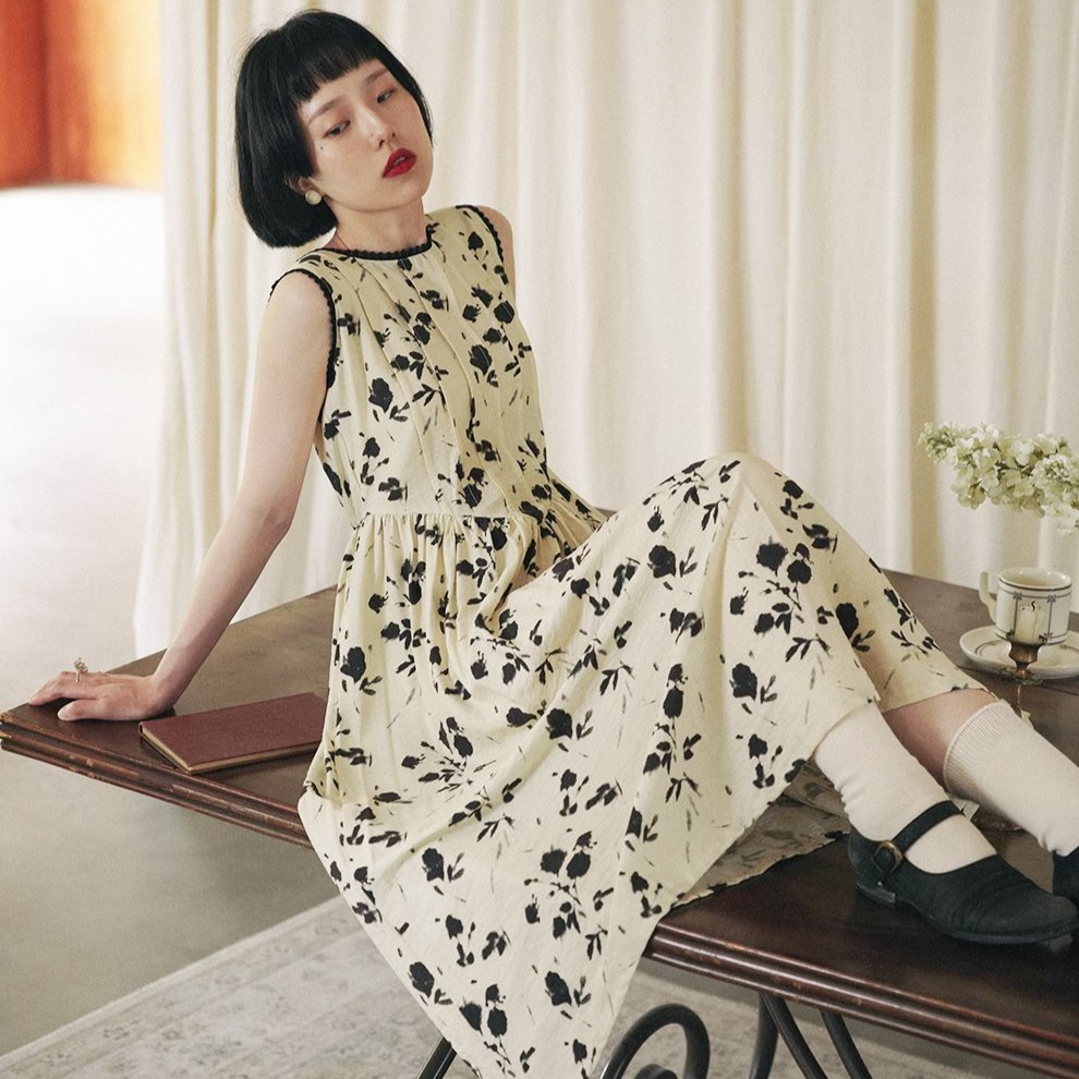 Japanese style lace round neck sleeveless dress Japanese style lace round neck sleeveless dress