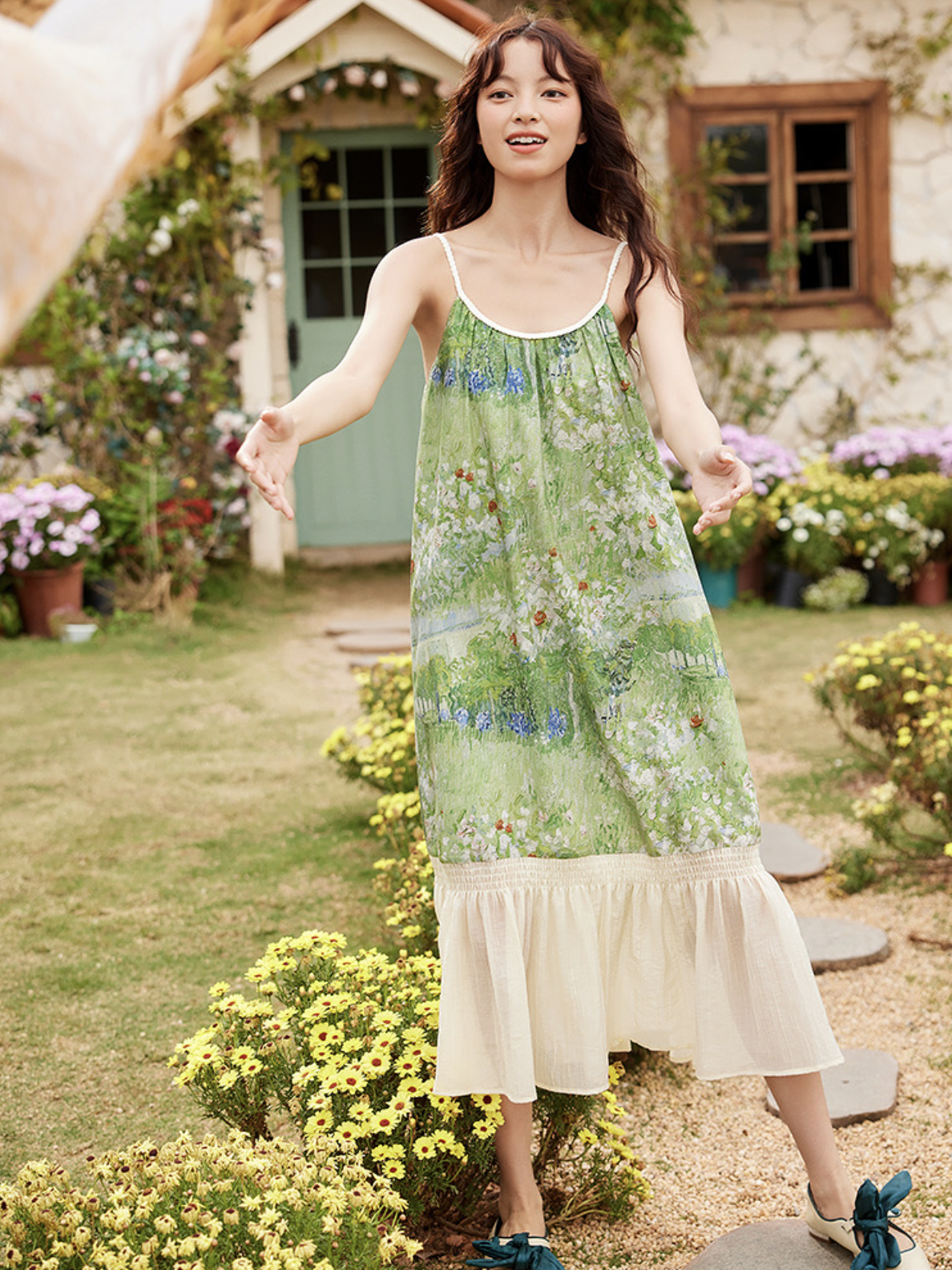 ドービニーの庭のストラップワンピース