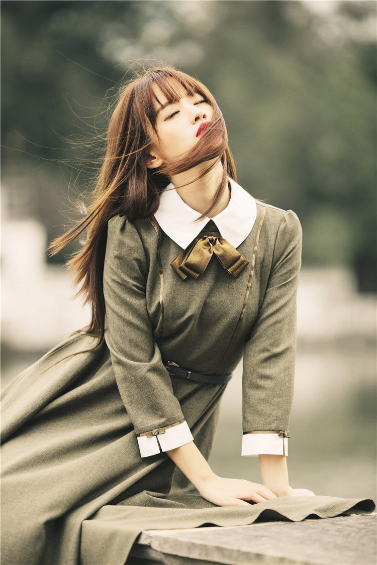 神秘の森に迷い込んだ文学少女ワンピース