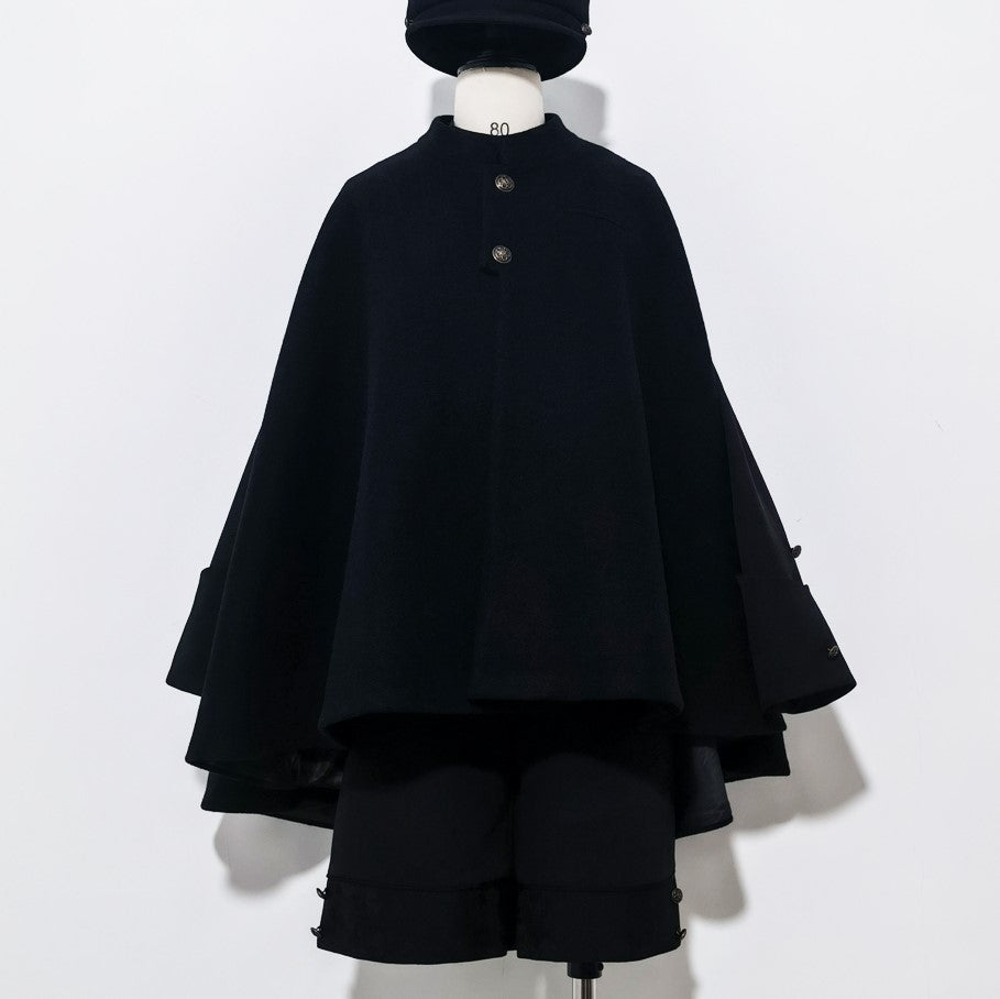 英国騎士のブラックツイードケープマント