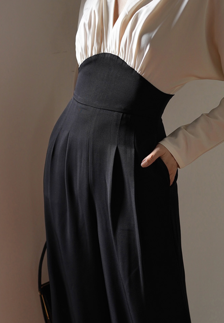 伯爵夫人のコントラストジャンプスーツ