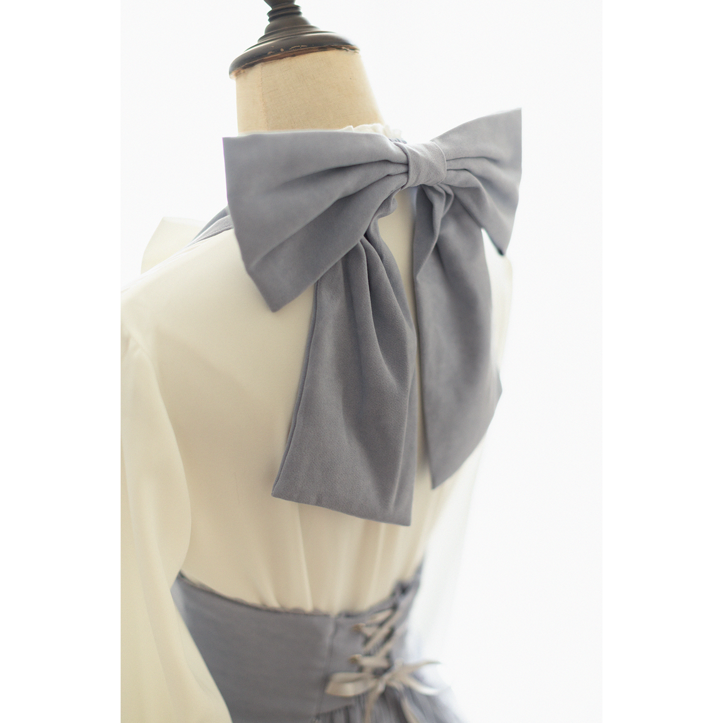 英国のお嬢様ジャンパースカートとハイネックリボンブラウス