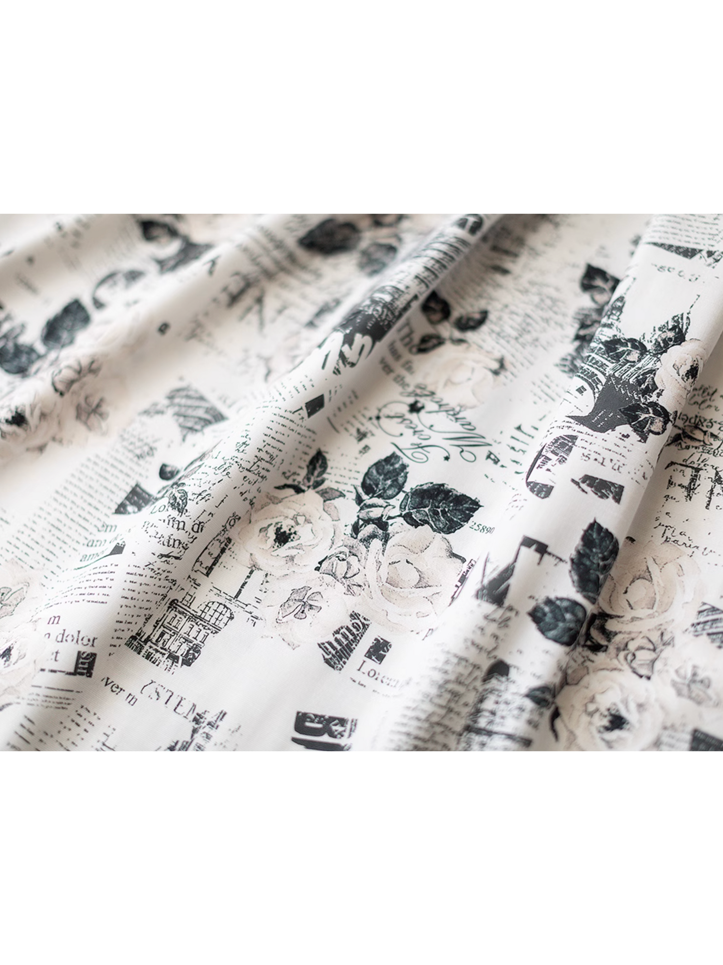 西洋新聞と白薔薇のクラシカルジャンパースカート