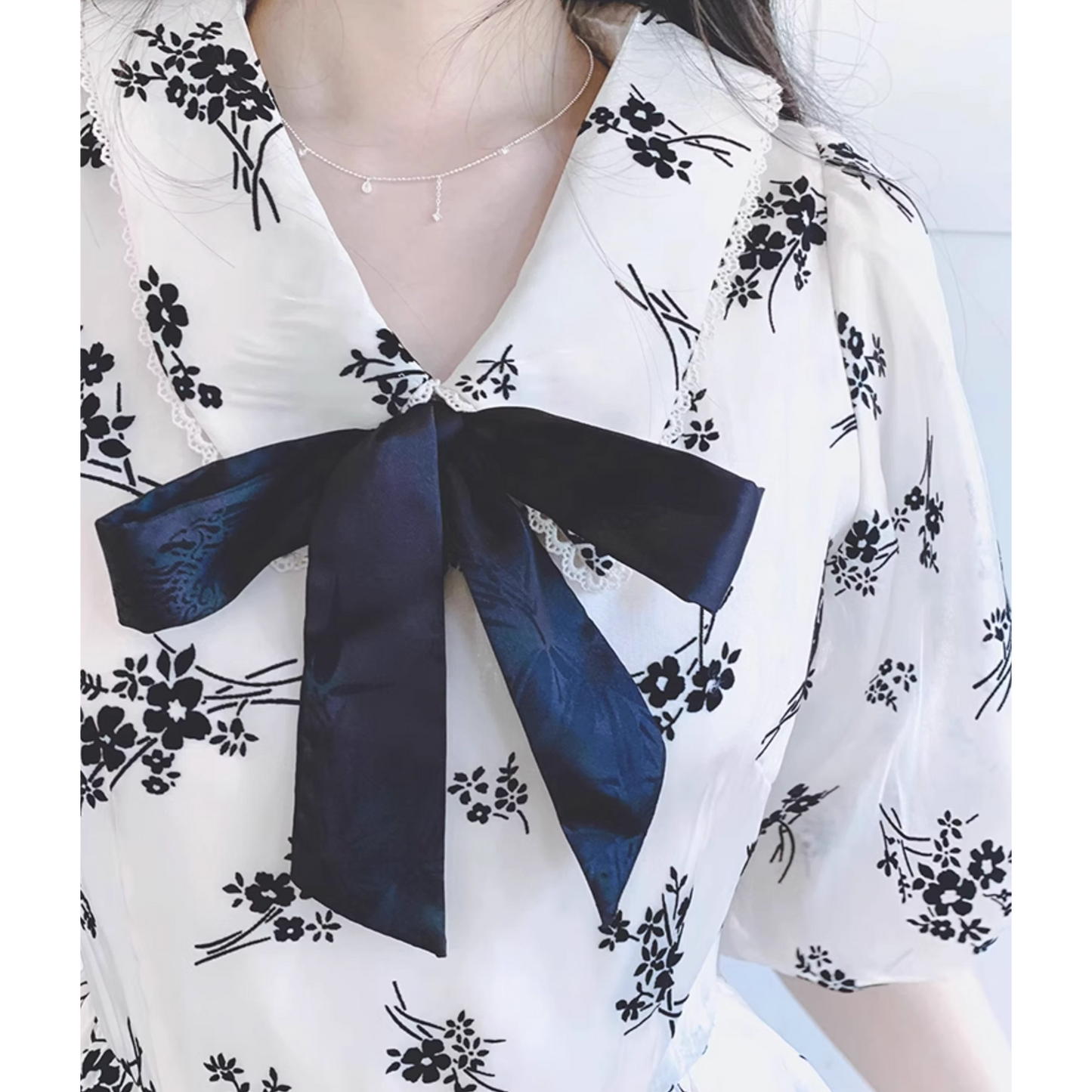 黒影の花模様レトロワンピース