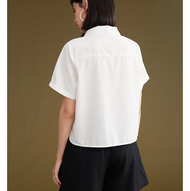 お魚の刺繍襟ブラウス