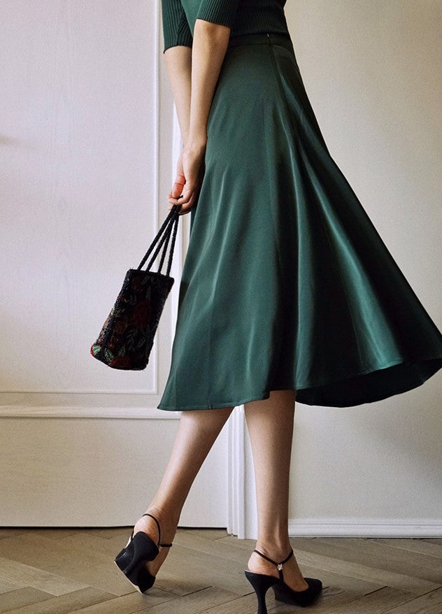 運命のドレープスカート