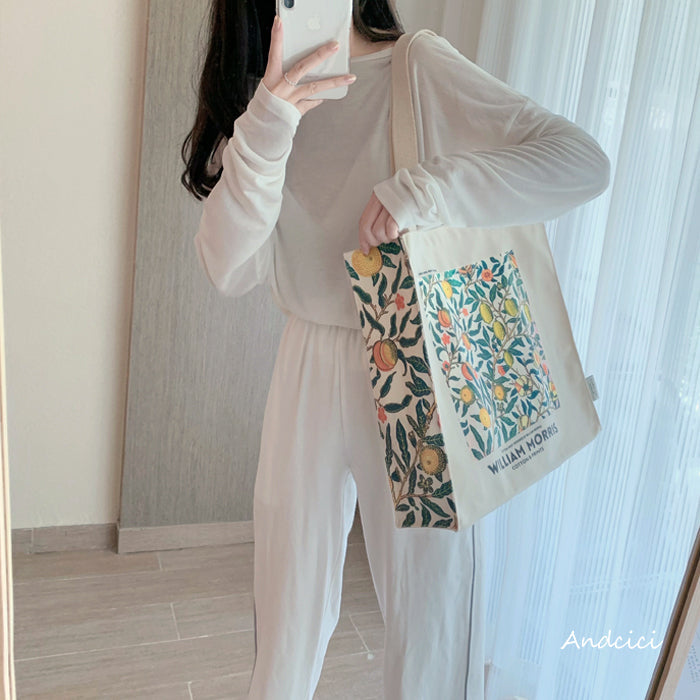 William Morris Fruit or Pomegranateトートバッグ