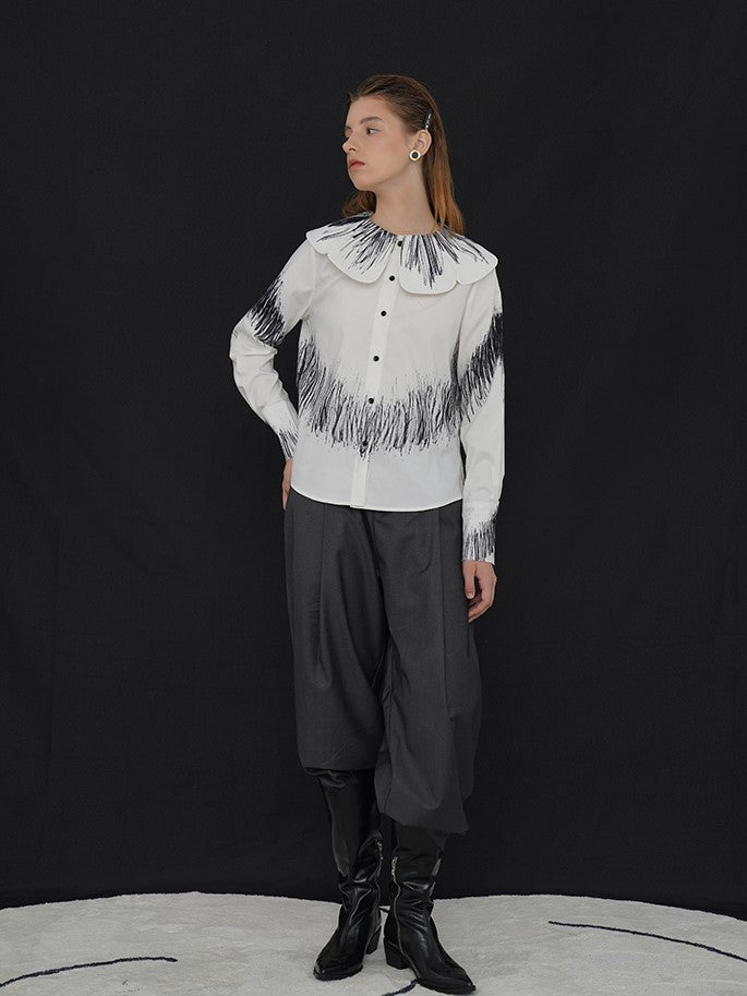 白描画の花びらブラウス