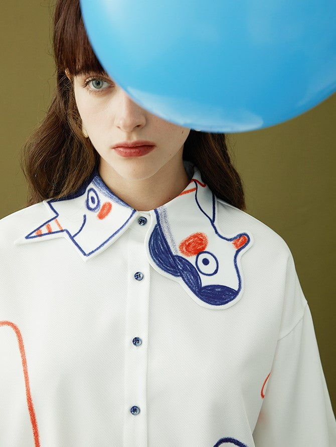 青の落書きブラウス