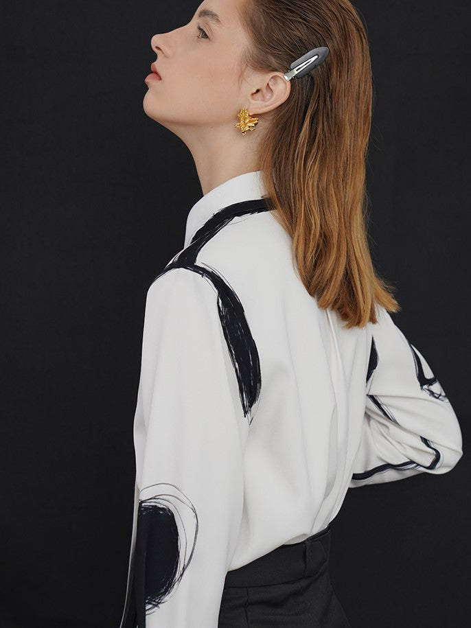 黒墨の手描き絵ブラウス