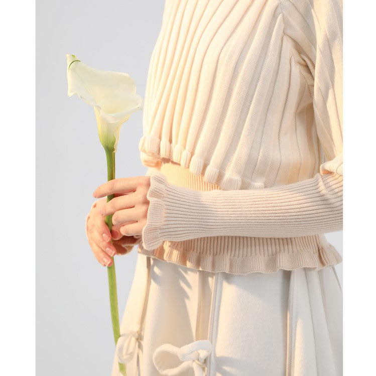 王冠を夢みる少女のタートルネックニット