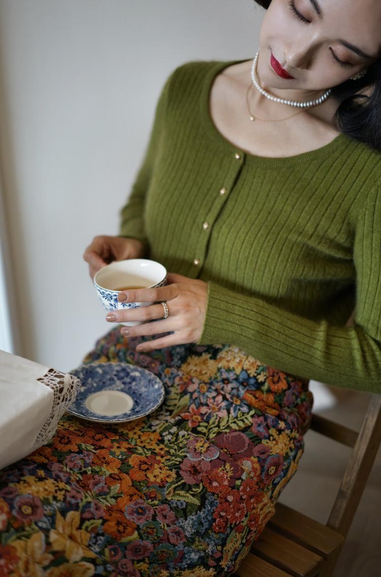 油絵絵画ペンシルスカート