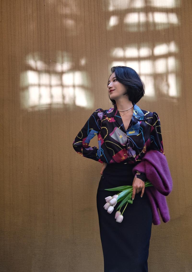 紫黒の鞄柄ヴィンテージブラウス