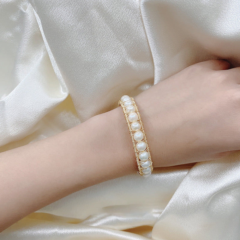 宮廷貴婦人の腕飾り