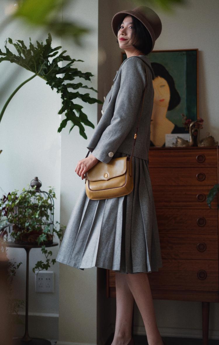 昭和レトロな洋装プリーツスカート