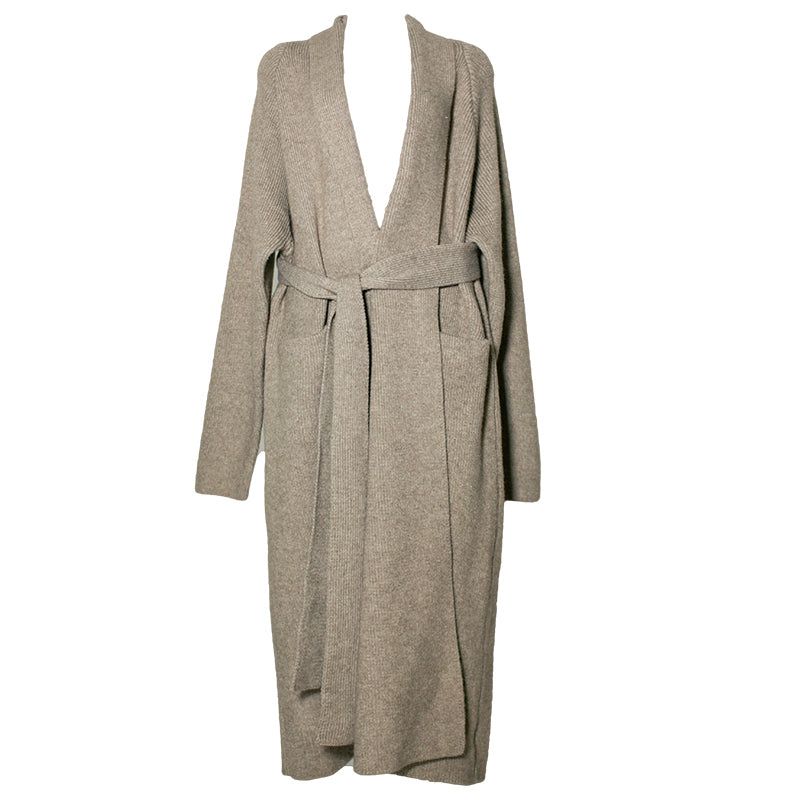 月光の夜想曲を奏でるロングニットコート