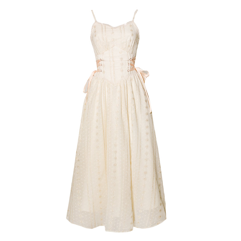 宮廷貴婦人の刺繍ストラップワンピース