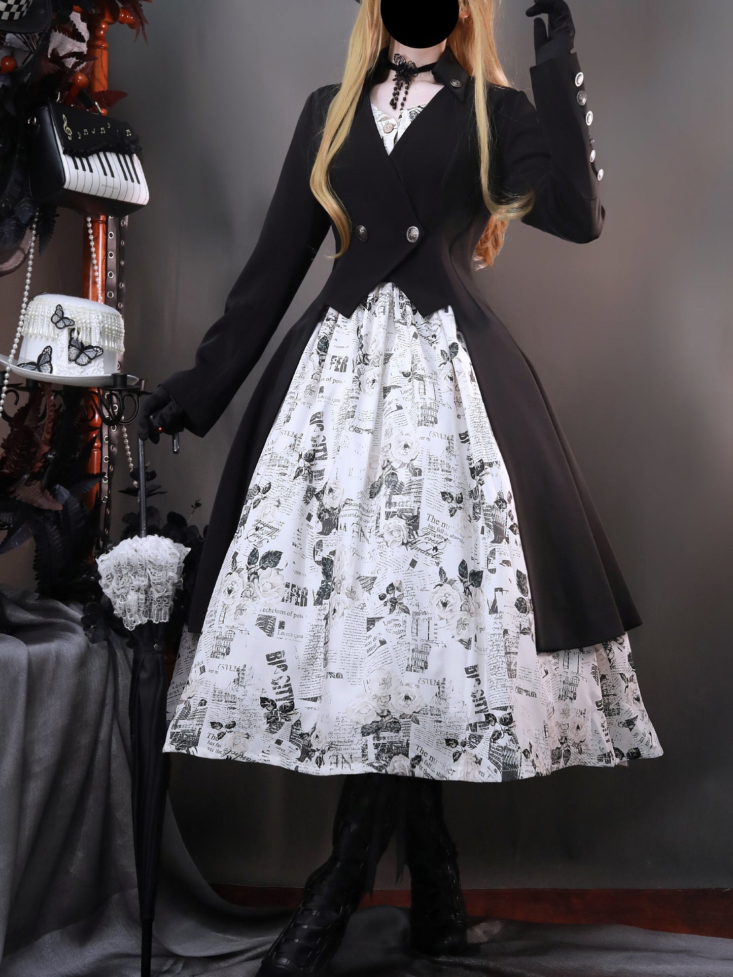 西洋新聞と白薔薇のコルセットワンピース