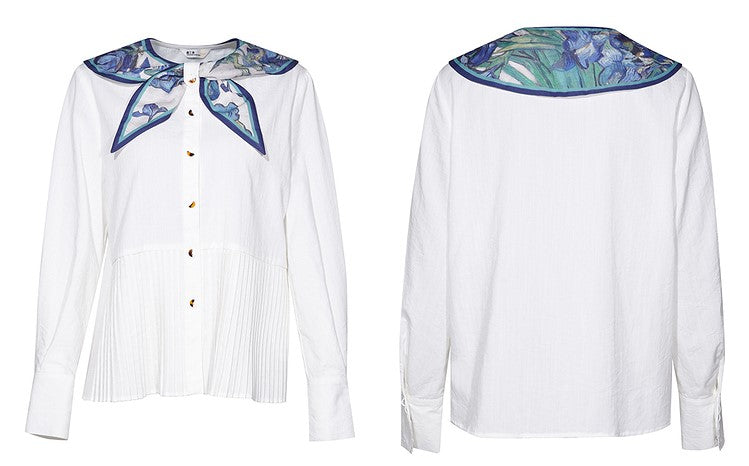 アイリスの花咲くプリーツブラウス