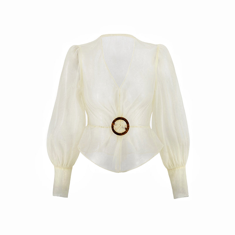 伯爵夫人のシースルーブラウス